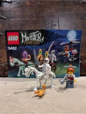LEGO Monster Fighters 9462 Ann Lee and Mummy minifigures